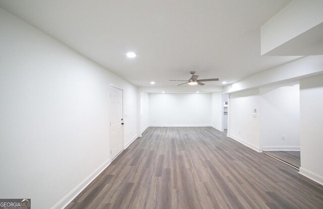 finished basement with recessed lighting, baseboards, dark wood-type flooring, and ceiling fan