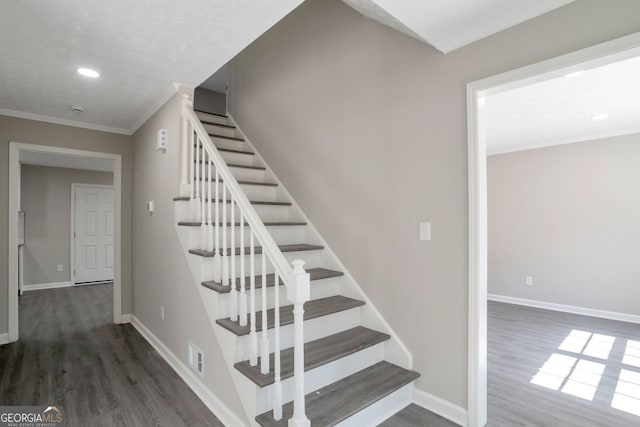 staircase with visible vents, ornamental molding, wood finished floors, recessed lighting, and baseboards