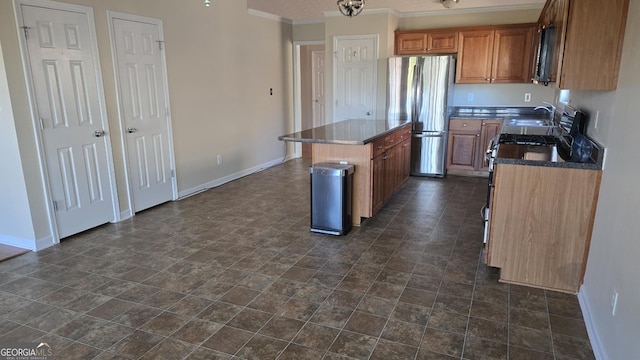 kitchen with brown cabinets, a kitchen island, freestanding refrigerator, and baseboards