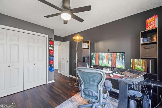 home office with ceiling fan, a textured ceiling, baseboards, and wood finished floors