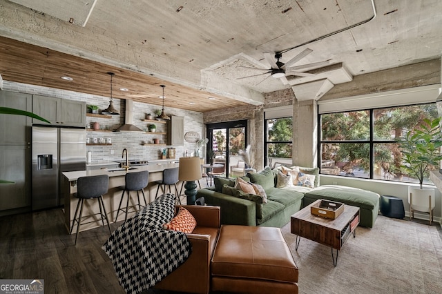 living area with dark wood finished floors and ceiling fan