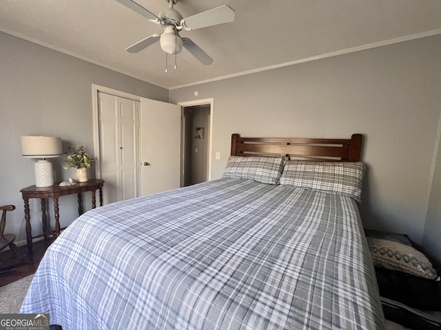 bedroom with a closet, crown molding, and ceiling fan