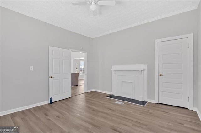 empty room featuring wood finished floors, a textured ceiling, and ceiling fan