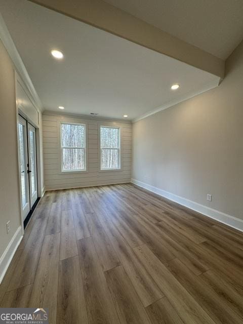 unfurnished room with dark wood-type flooring, recessed lighting, and baseboards