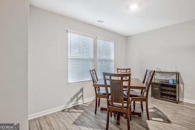 dining area featuring visible vents, baseboards, and light wood-style flooring