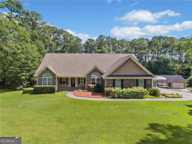 view of front of home featuring a front lawn