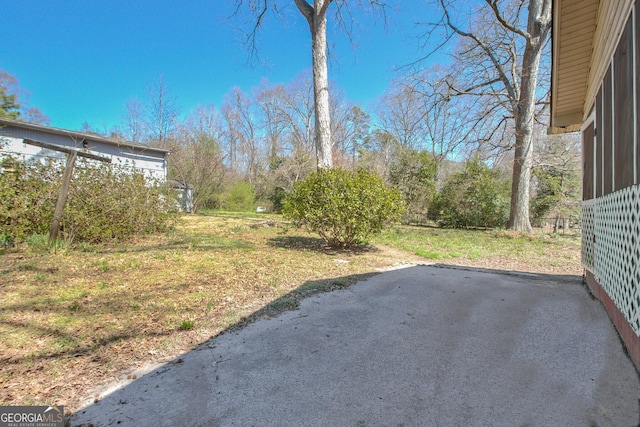 view of yard featuring a patio