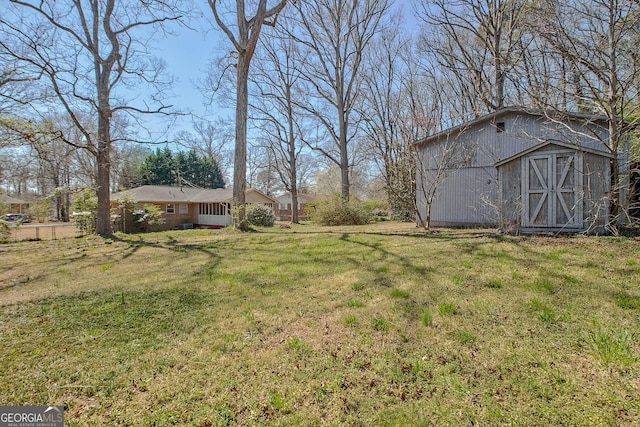 view of yard featuring a barn and an outbuilding