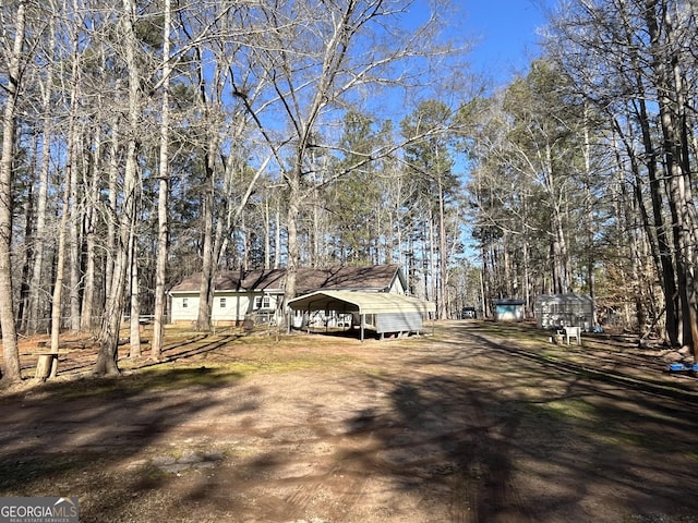 view of yard featuring a detached carport