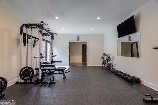 exercise area featuring recessed lighting and baseboards