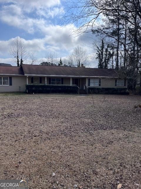 single story home with covered porch