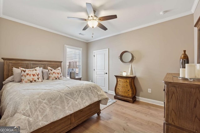 bedroom featuring visible vents, light wood-style flooring, a ceiling fan, crown molding, and baseboards