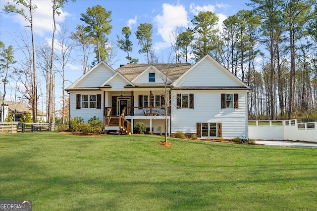 view of front facade featuring a front yard and fence