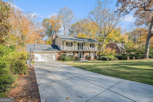 view of front of property featuring an attached garage, driveway, and a front lawn