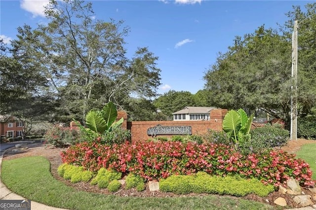 view of community / neighborhood sign