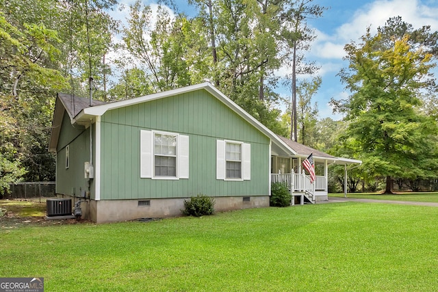 view of front facade with crawl space, central AC, a front yard, and roof with shingles