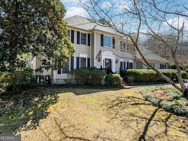 view of front of property with a front yard