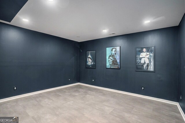 spare room featuring visible vents, recessed lighting, and baseboards