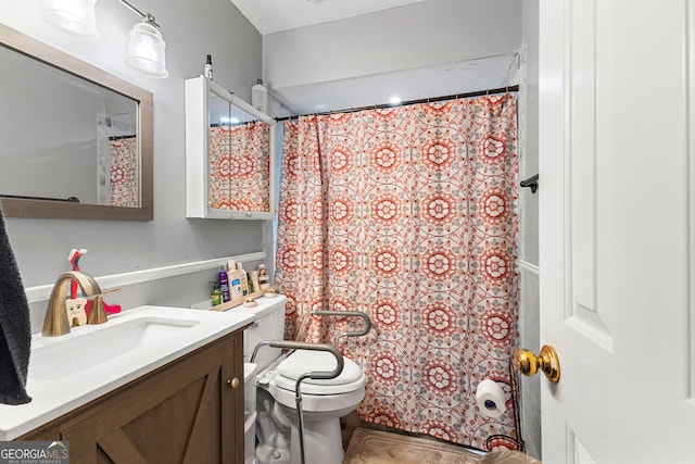 full bath featuring a shower with shower curtain, toilet, and vanity