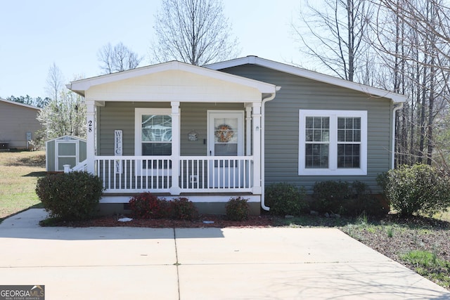 view of front of property featuring a porch