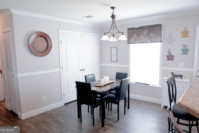 dining space featuring visible vents, baseboards, wood finished floors, and ornamental molding