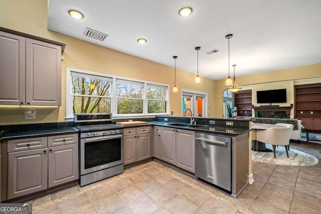 kitchen with a sink, visible vents, appliances with stainless steel finishes, and gray cabinetry