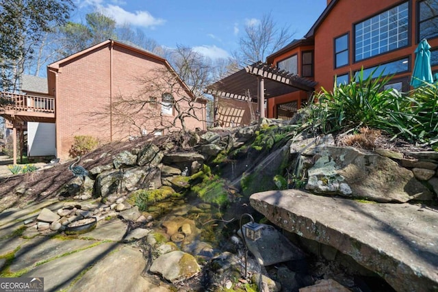 view of yard with a pergola