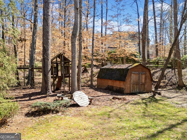 view of yard with a storage unit and an outdoor structure