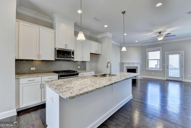 kitchen featuring visible vents, a sink, decorative backsplash, white cabinets, and appliances with stainless steel finishes