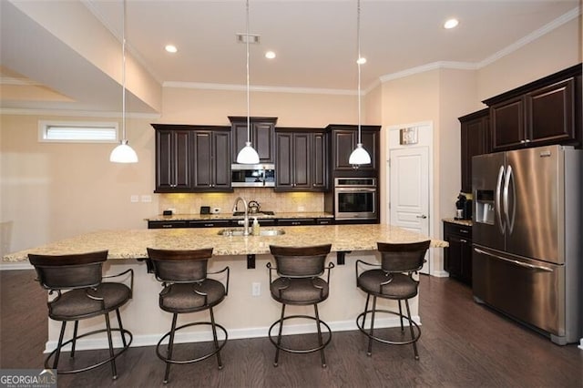 kitchen featuring visible vents, dark wood-style flooring, a sink, decorative backsplash, and appliances with stainless steel finishes