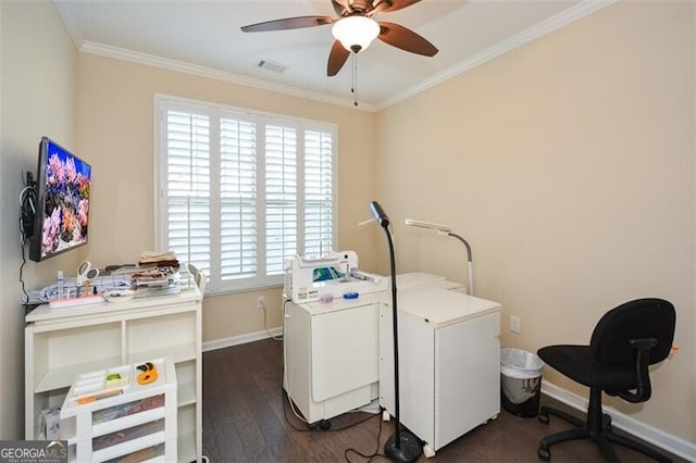 washroom with dark wood finished floors, visible vents, crown molding, and ceiling fan