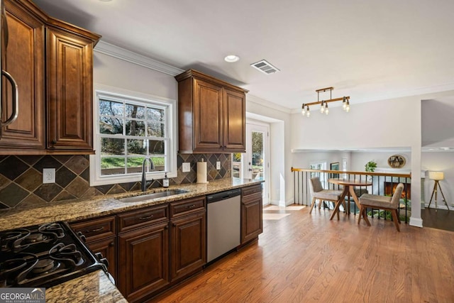 kitchen with visible vents, ornamental molding, a sink, light wood-style floors, and stainless steel dishwasher