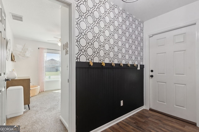 entrance foyer with visible vents, baseboards, wood finished floors, and a ceiling fan