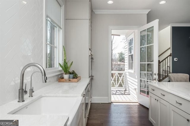 385 Rowes Cir, Alpharetta, GA 30009 - kitchen featuring a sink, dark wood finished floors, baseboards, and recessed lighting