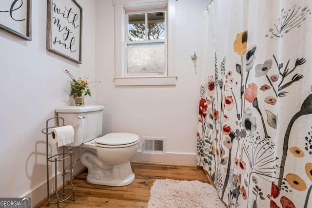 4770 Hilltop Dr NW, Acworth, GA 30101 - full bath featuring wood finished floors and a shower with curtain