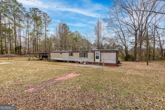 manufactured / mobile home featuring a front lawn and entry steps