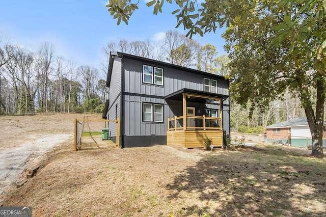 view of front facade featuring board and batten siding