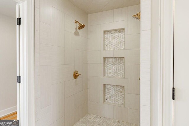 160 Tillman Ln, Athens, GA 30606 - full bathroom featuring a tile shower