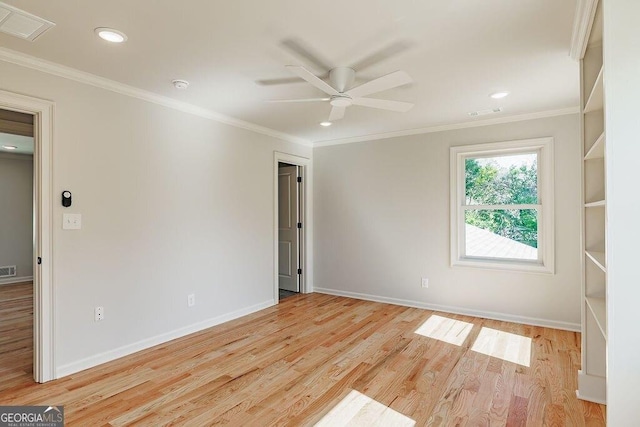 unfurnished room featuring light wood finished floors, visible vents, baseboards, ceiling fan, and ornamental molding