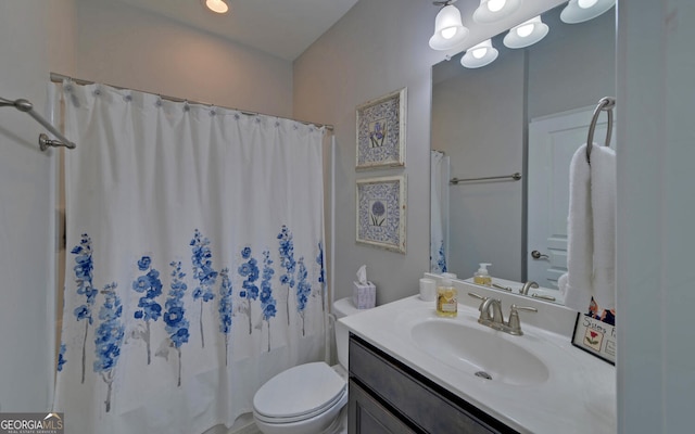 full bathroom featuring vanity, toilet, and a shower with curtain