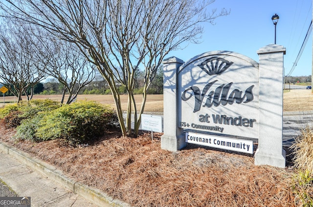 view of community / neighborhood sign