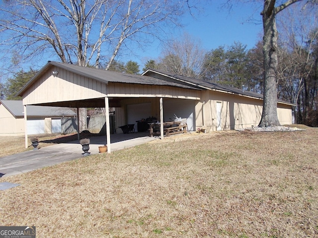 exterior space featuring a lawn