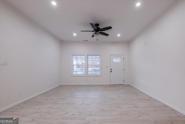 foyer entrance with visible vents, baseboards, recessed lighting, light wood-style floors, and a ceiling fan