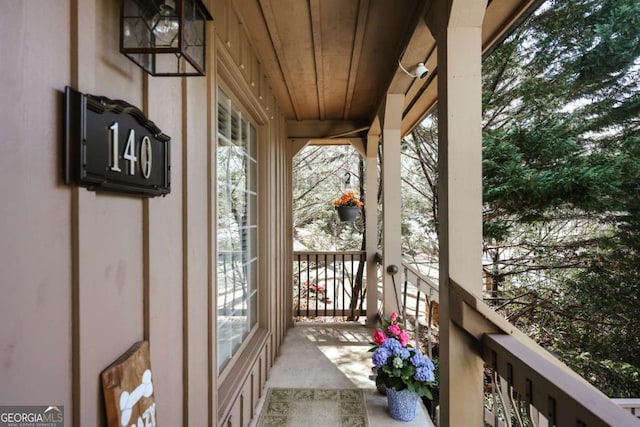 balcony featuring covered porch