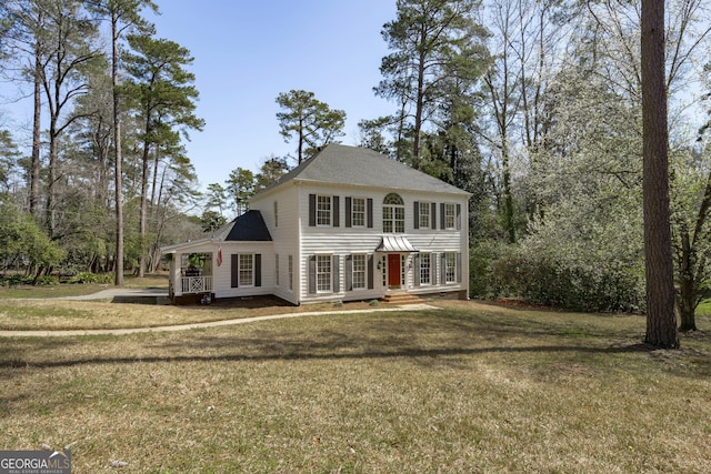 view of front of house featuring a deck and a front lawn