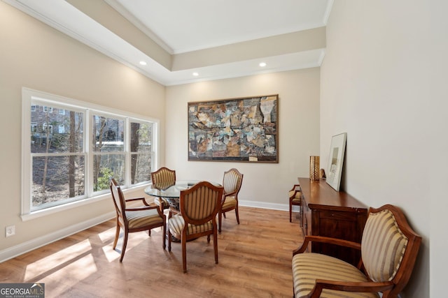 dining room with recessed lighting, baseboards, light wood-style floors, and crown molding