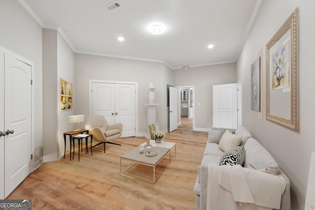 living room with visible vents, crown molding, baseboards, recessed lighting, and light wood-style flooring