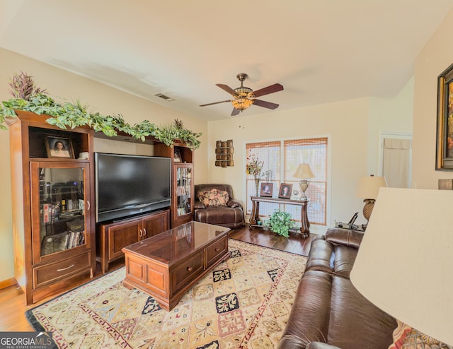 living area with visible vents, light wood-style flooring, and ceiling fan