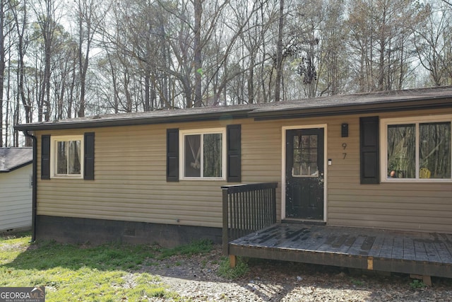 view of front of house featuring crawl space