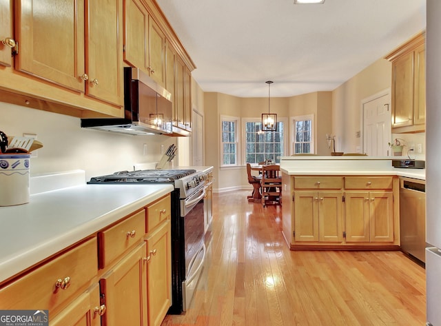 kitchen featuring an inviting chandelier, light countertops, a peninsula, and stainless steel appliances